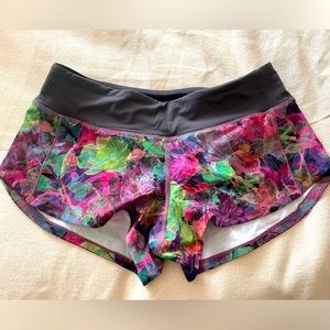 Nwot Lululemon size 4 Swift run short womens